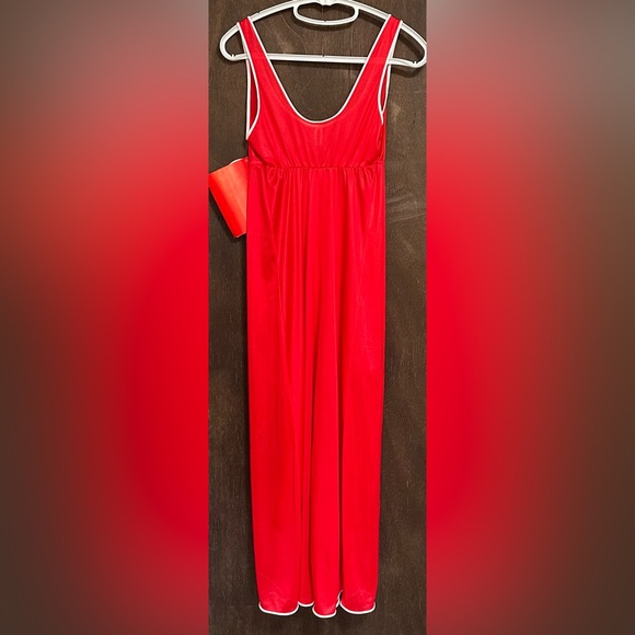 Vtg 70s Gossard Artemis Petite Floor Length Red Gown Adjust-a-bust valentines - Picture 2 of 13